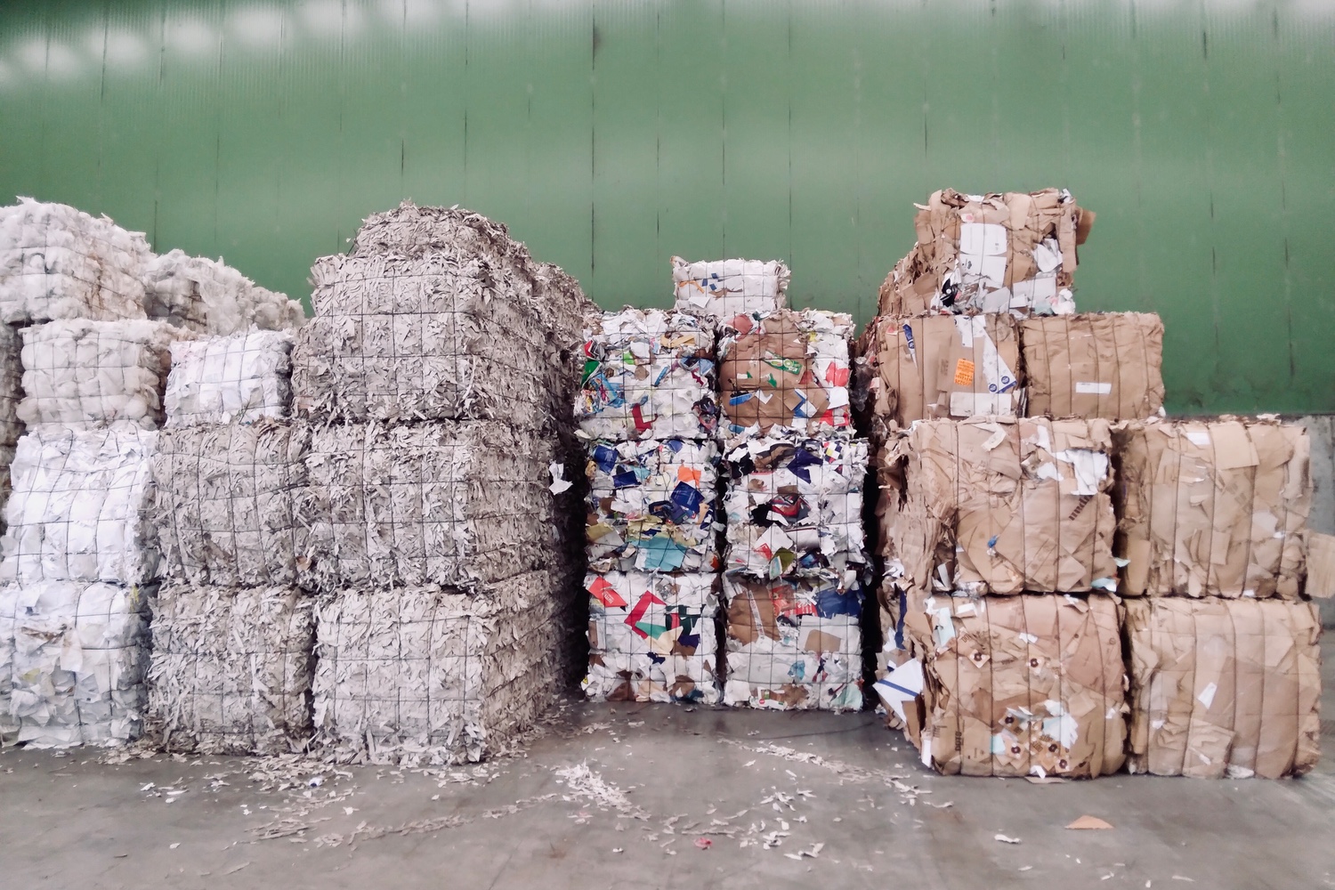 Pacas de cartón reciclado: opción sostenible y económica